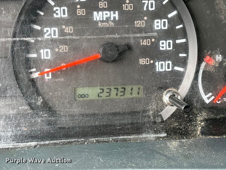 image for item EO4213 2016 Isuzu NPR box truck