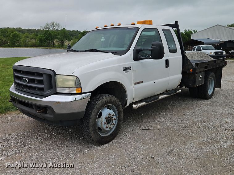 image for item EO7254 2004 Ford F450 Super Duty Ext. Cab flatbed pickup truck