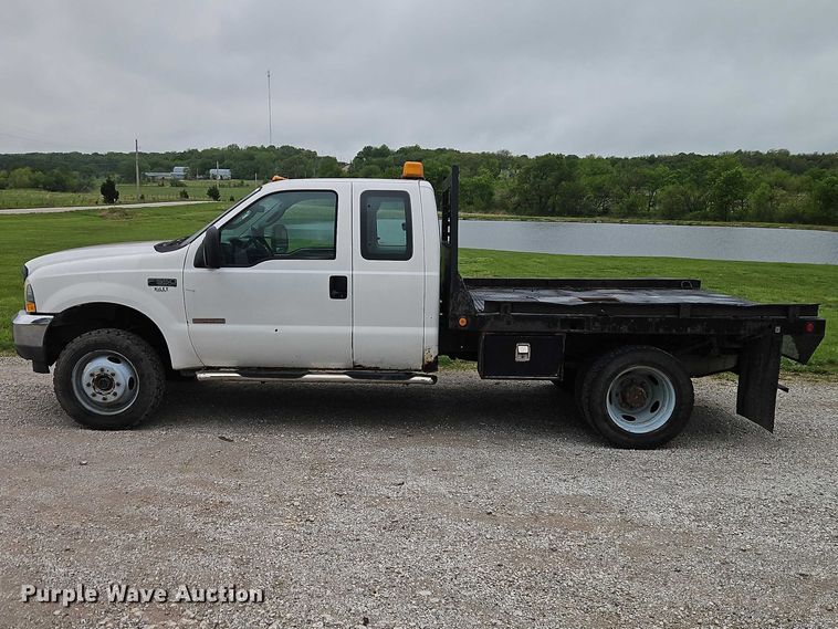 image for item EO7254 2004 Ford F450 Super Duty Ext. Cab flatbed pickup truck