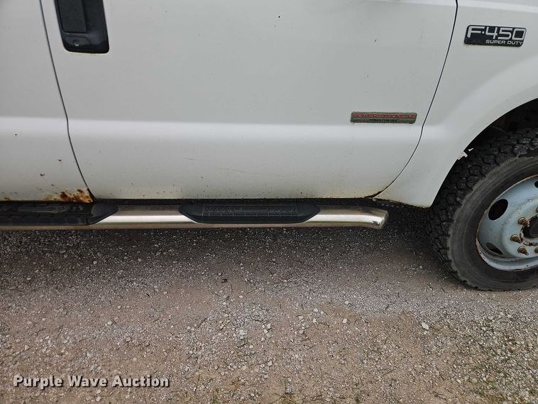 image for item EO7254 2004 Ford F450 Super Duty Ext. Cab flatbed pickup truck