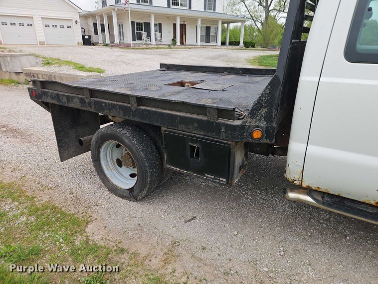 image for item EO7254 2004 Ford F450 Super Duty Ext. Cab flatbed pickup truck