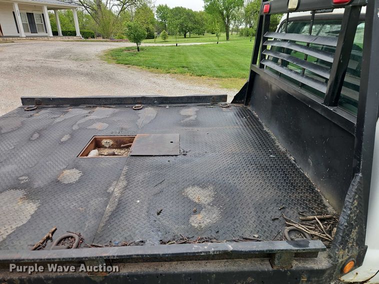 image for item EO7254 2004 Ford F450 Super Duty Ext. Cab flatbed pickup truck