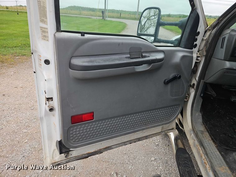 image for item EO7254 2004 Ford F450 Super Duty Ext. Cab flatbed pickup truck