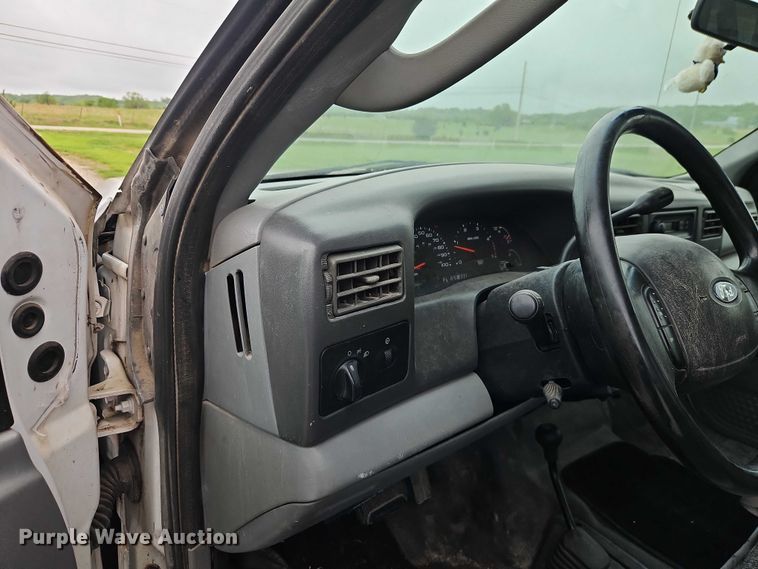 image for item EO7254 2004 Ford F450 Super Duty Ext. Cab flatbed pickup truck