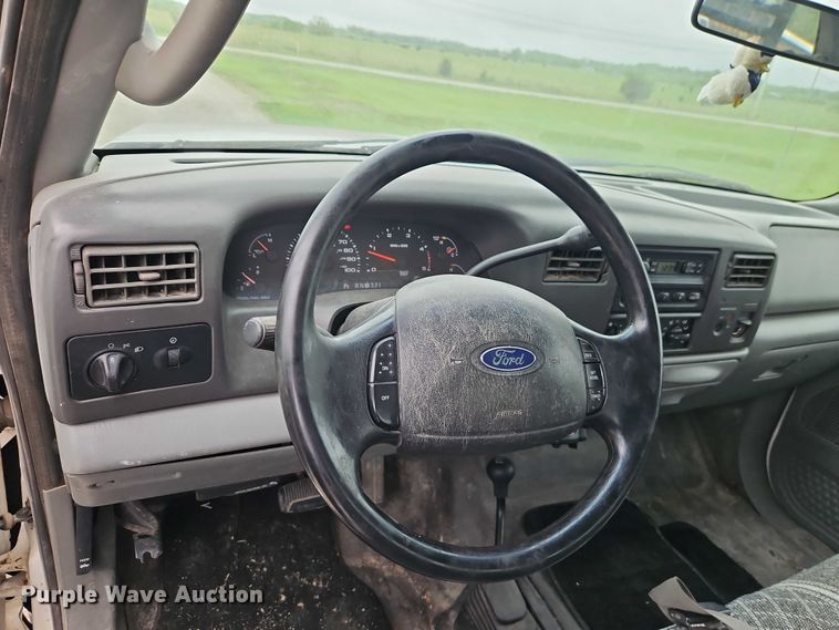image for item EO7254 2004 Ford F450 Super Duty Ext. Cab flatbed pickup truck