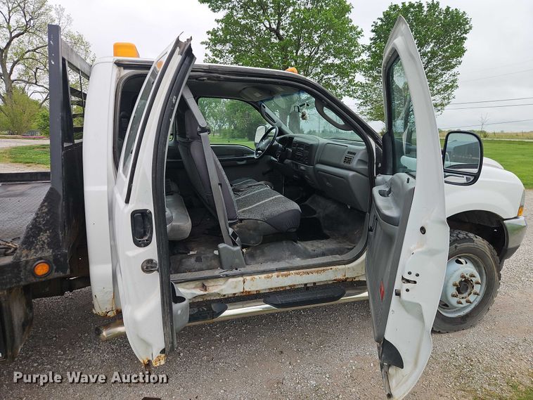 image for item EO7254 2004 Ford F450 Super Duty Ext. Cab flatbed pickup truck