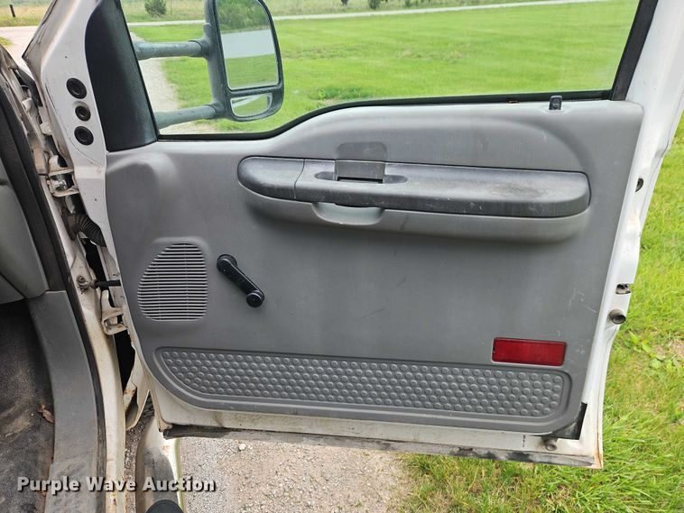 image for item EO7254 2004 Ford F450 Super Duty Ext. Cab flatbed pickup truck