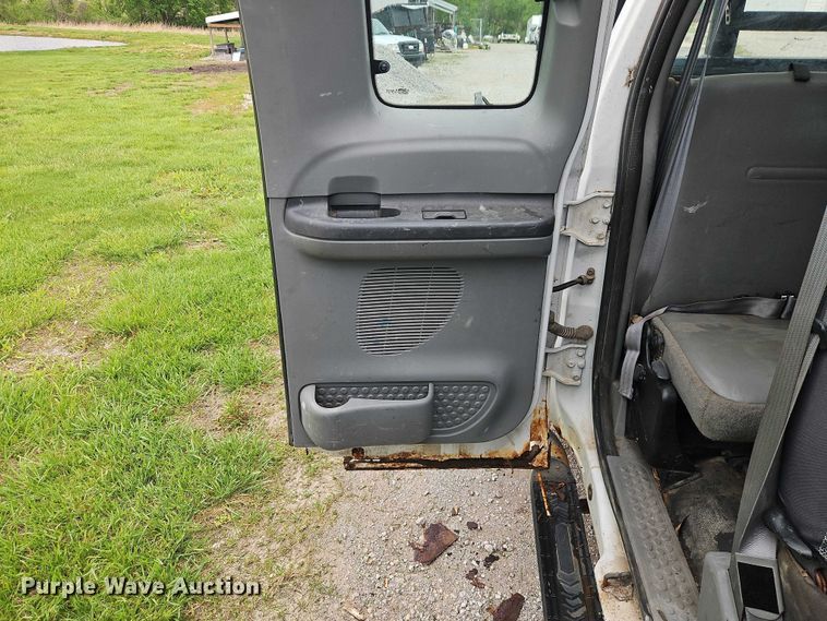 image for item EO7254 2004 Ford F450 Super Duty Ext. Cab flatbed pickup truck