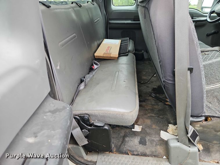 image for item EO7254 2004 Ford F450 Super Duty Ext. Cab flatbed pickup truck