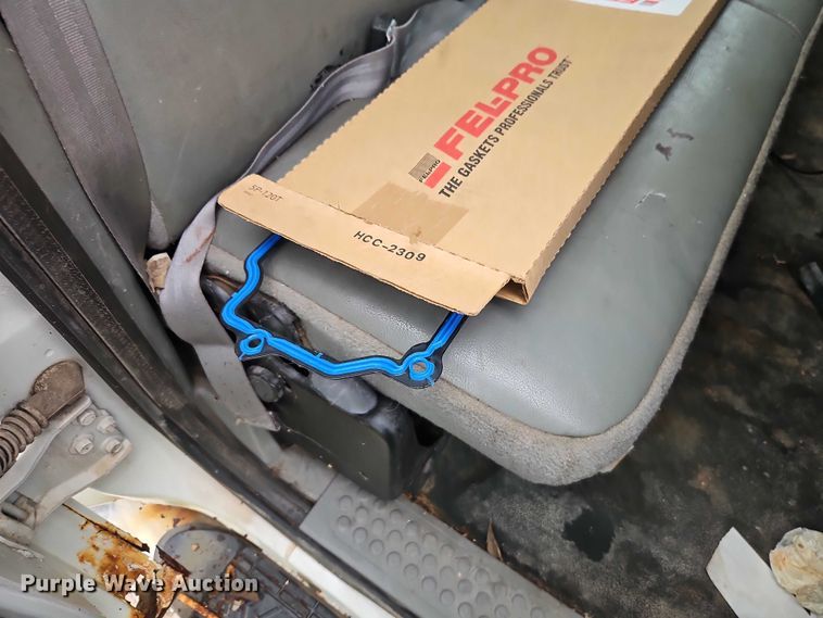 image for item EO7254 2004 Ford F450 Super Duty Ext. Cab flatbed pickup truck