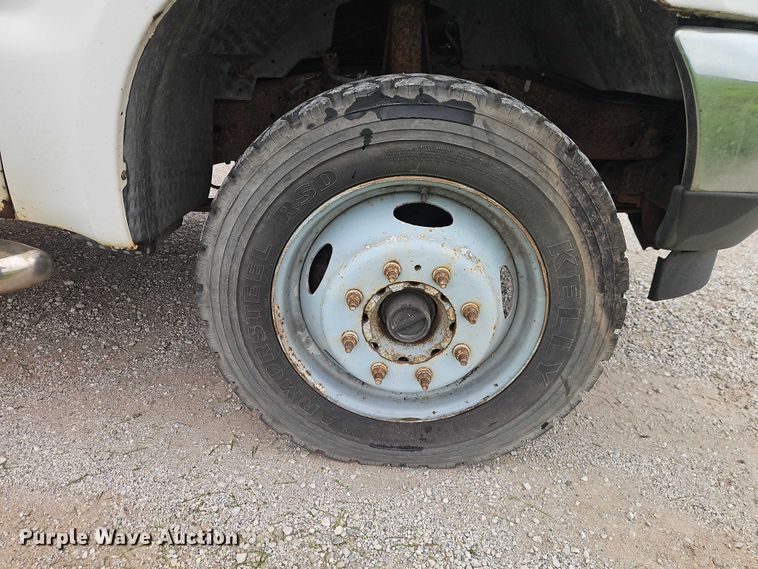 image for item EO7254 2004 Ford F450 Super Duty Ext. Cab flatbed pickup truck