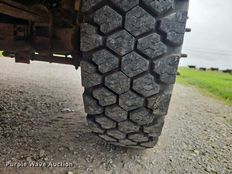 image for item EO7254 2004 Ford F450 Super Duty Ext. Cab flatbed pickup truck
