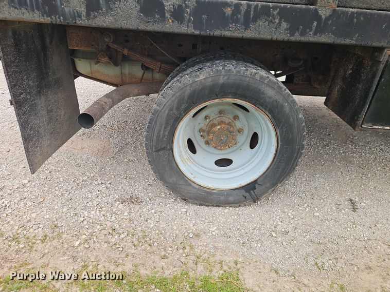 image for item EO7254 2004 Ford F450 Super Duty Ext. Cab flatbed pickup truck