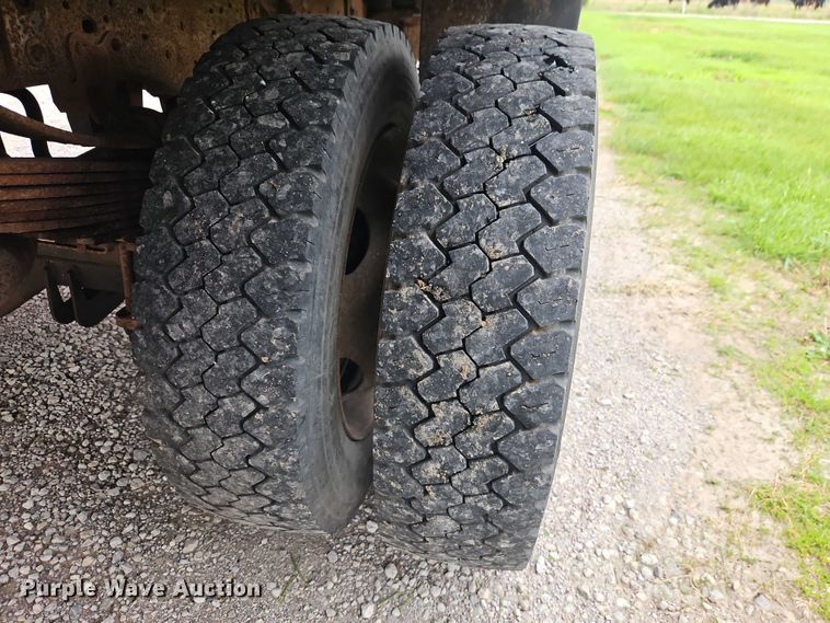 image for item EO7254 2004 Ford F450 Super Duty Ext. Cab flatbed pickup truck