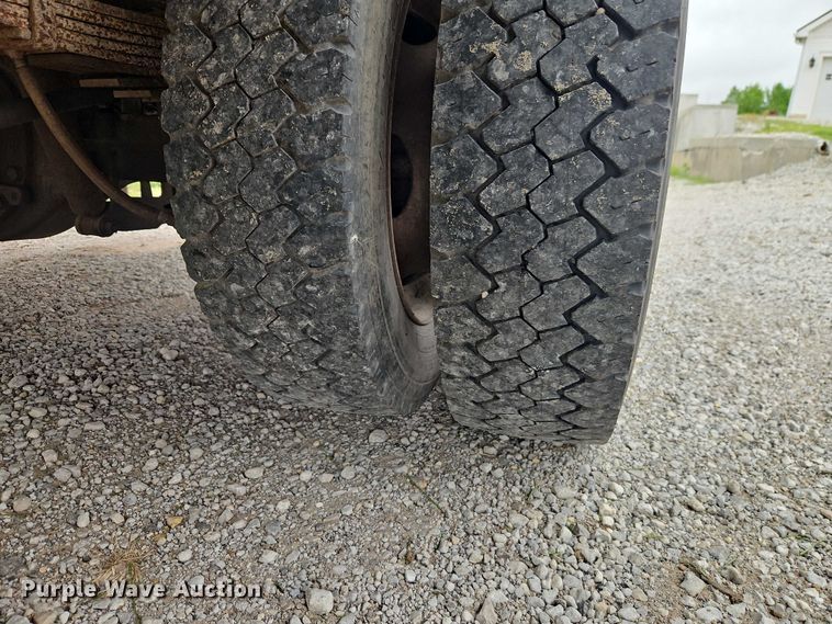 image for item EO7254 2004 Ford F450 Super Duty Ext. Cab flatbed pickup truck