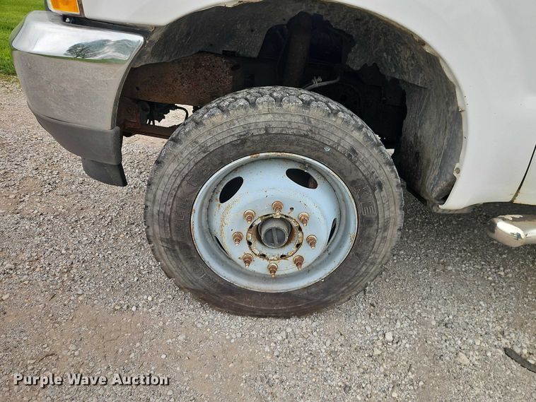 image for item EO7254 2004 Ford F450 Super Duty Ext. Cab flatbed pickup truck