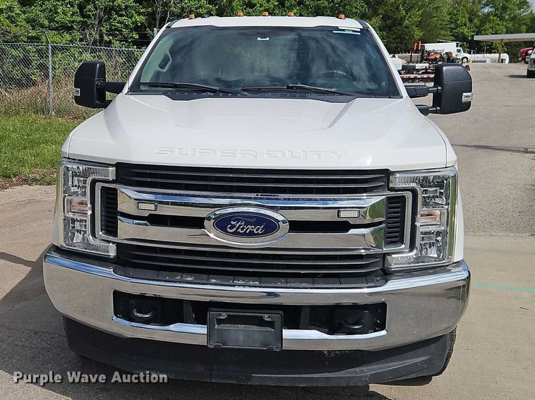 image for item EO7299 2019 Ford F350 Super Duty Crew Cab pickup truck