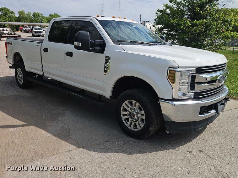 image for item EO7299 2019 Ford F350 Super Duty Crew Cab pickup truck