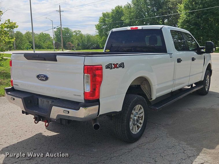 image for item EO7299 2019 Ford F350 Super Duty Crew Cab pickup truck