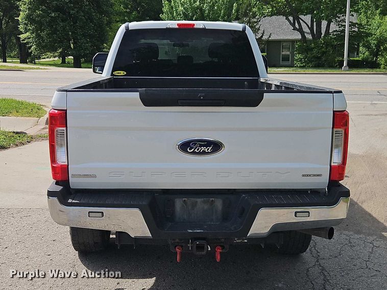 image for item EO7299 2019 Ford F350 Super Duty Crew Cab pickup truck