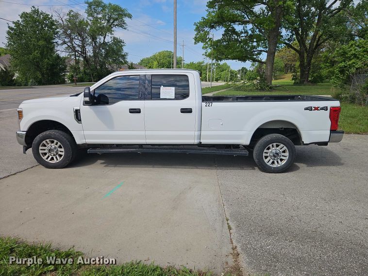image for item EO7299 2019 Ford F350 Super Duty Crew Cab pickup truck