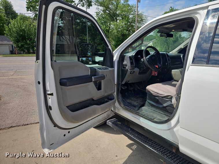image for item EO7299 2019 Ford F350 Super Duty Crew Cab pickup truck