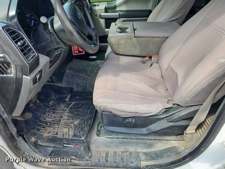 image for item EO7299 2019 Ford F350 Super Duty Crew Cab pickup truck