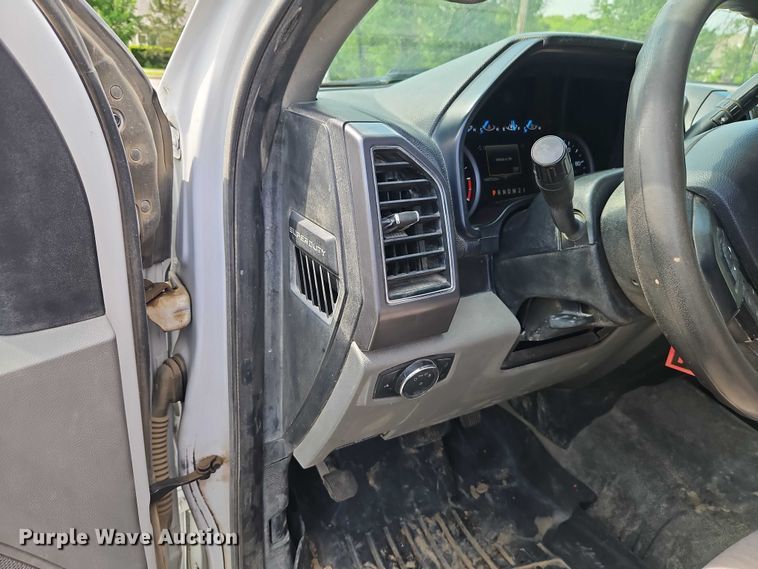 image for item EO7299 2019 Ford F350 Super Duty Crew Cab pickup truck