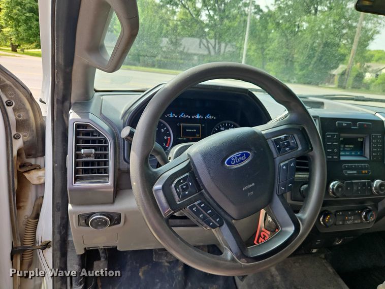 image for item EO7299 2019 Ford F350 Super Duty Crew Cab pickup truck