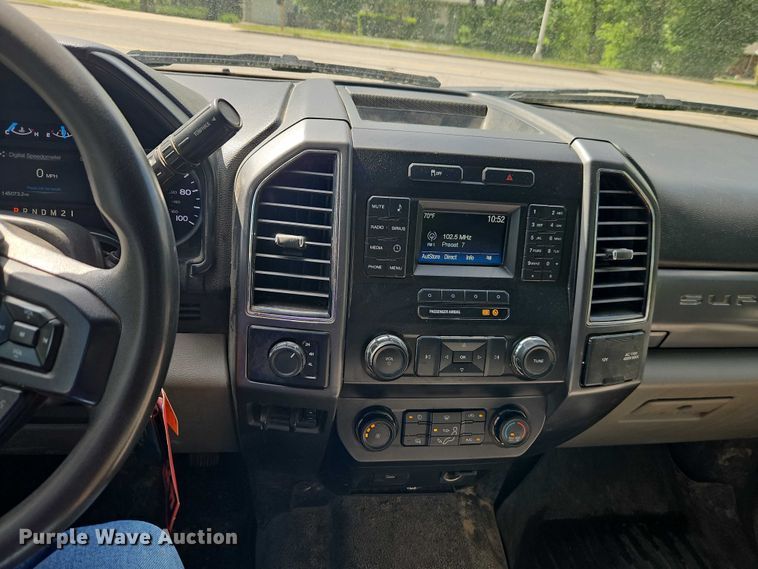 image for item EO7299 2019 Ford F350 Super Duty Crew Cab pickup truck
