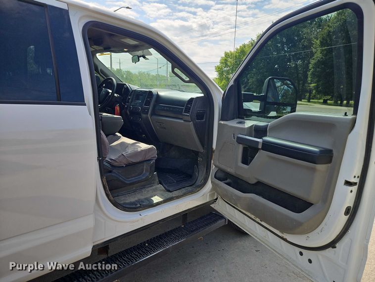 image for item EO7299 2019 Ford F350 Super Duty Crew Cab pickup truck