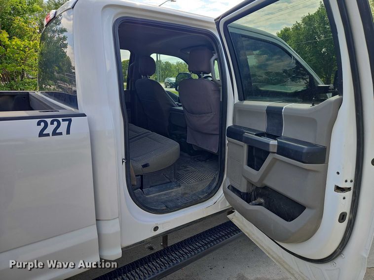image for item EO7299 2019 Ford F350 Super Duty Crew Cab pickup truck
