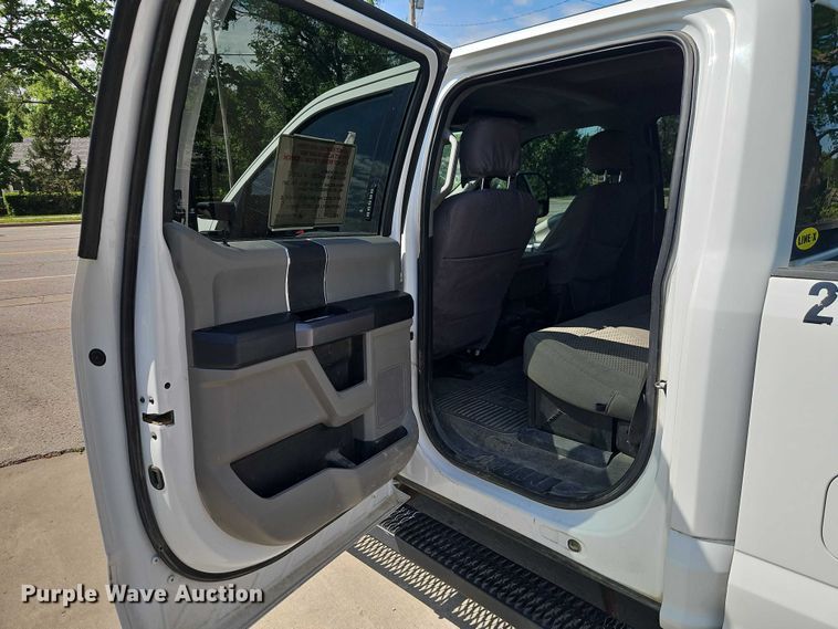 image for item EO7299 2019 Ford F350 Super Duty Crew Cab pickup truck