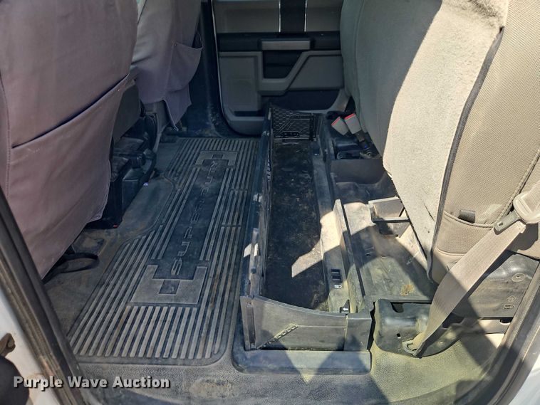 image for item EO7299 2019 Ford F350 Super Duty Crew Cab pickup truck
