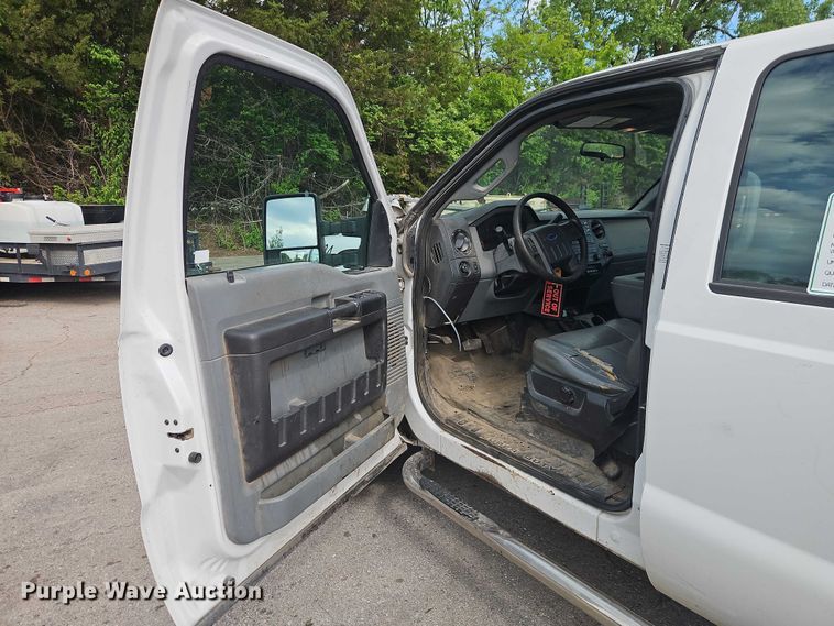 image for item EO7300 2015 Ford F350 Crew Cab pickup truck