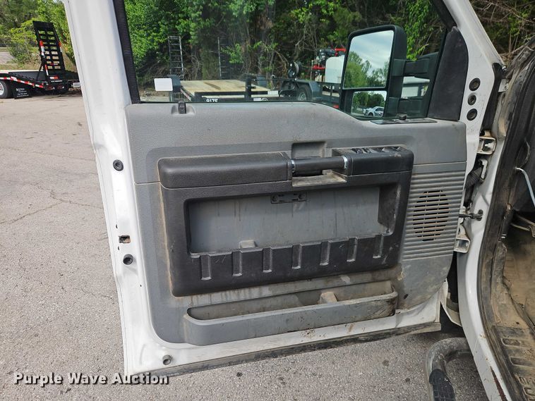 image for item EO7300 2015 Ford F350 Crew Cab pickup truck