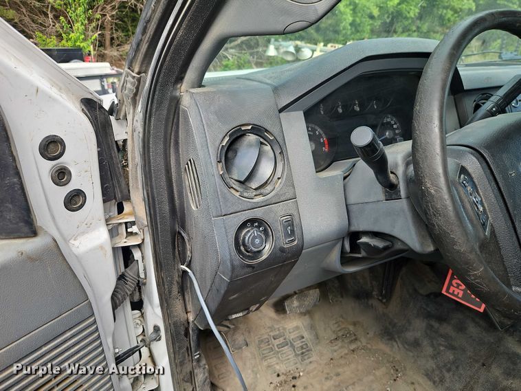 image for item EO7300 2015 Ford F350 Crew Cab pickup truck