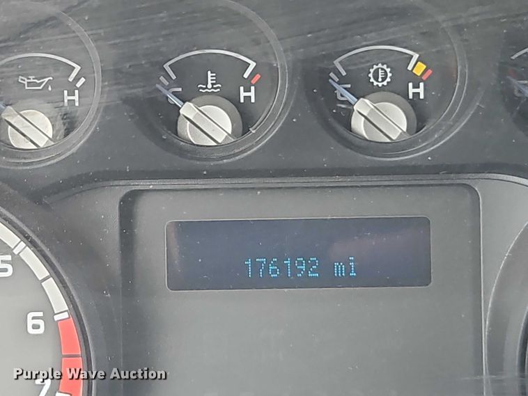 image for item EO7300 2015 Ford F350 Crew Cab pickup truck