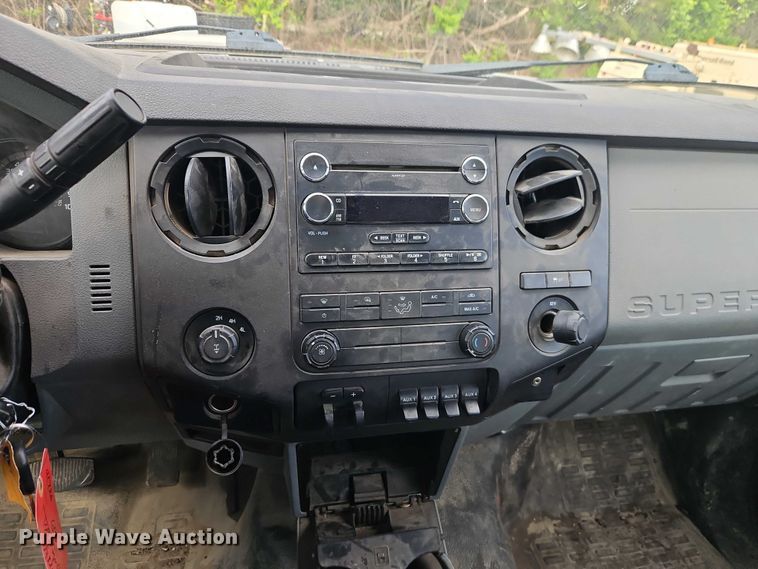 image for item EO7300 2015 Ford F350 Crew Cab pickup truck