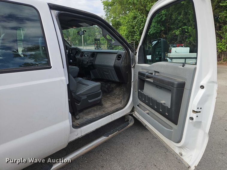 image for item EO7300 2015 Ford F350 Crew Cab pickup truck