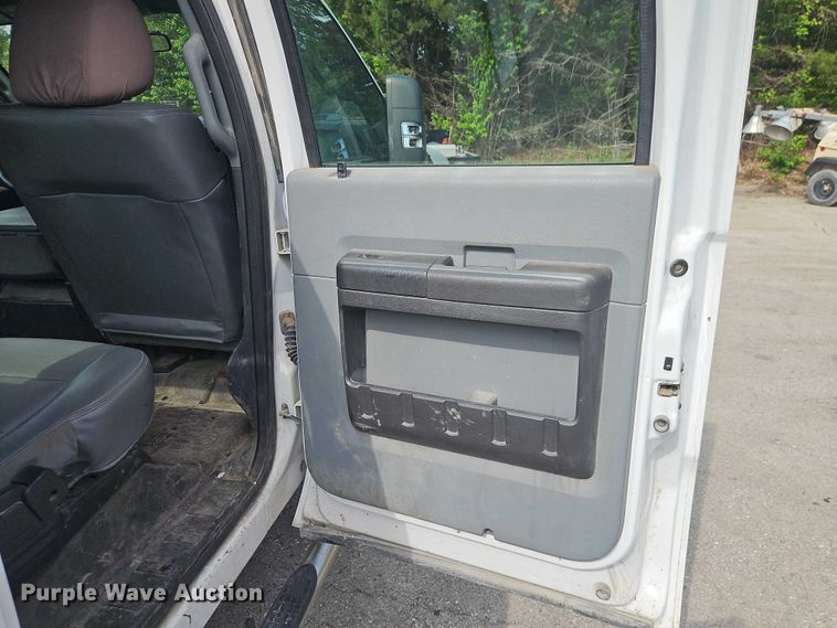 image for item EO7300 2015 Ford F350 Crew Cab pickup truck