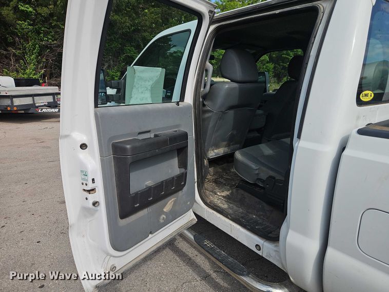 image for item EO7300 2015 Ford F350 Crew Cab pickup truck
