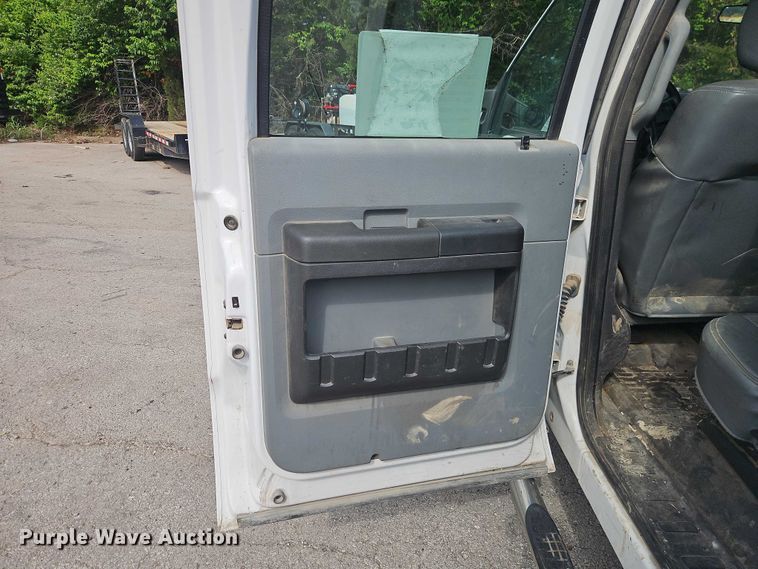 image for item EO7300 2015 Ford F350 Crew Cab pickup truck