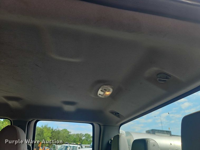 image for item EO7300 2015 Ford F350 Crew Cab pickup truck