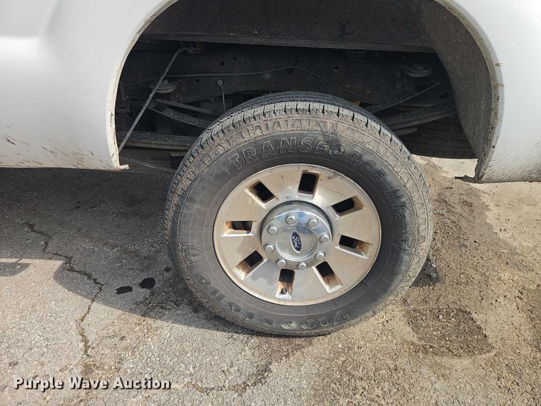image for item EO7300 2015 Ford F350 Crew Cab pickup truck