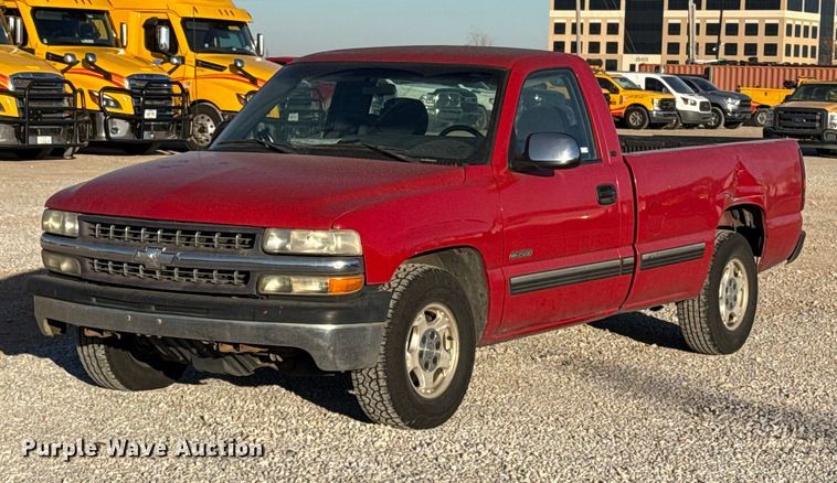 image for item ES5593 2002 Chevrolet Silverado 1500 pickup truck
