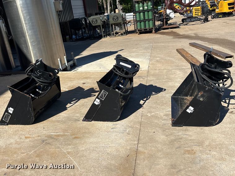 image for item ES8820 (3) 2024 GIYI 5T mini excavator buckets