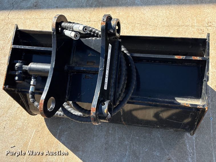 image for item ES8820 (3) 2024 GIYI 5T mini excavator buckets