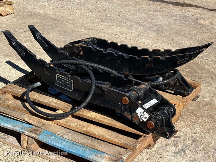 image for item ES8822 2024 5T Hydraulic thump for mini excavator (2) 2024 5T mini excavators hydraulic thumbs