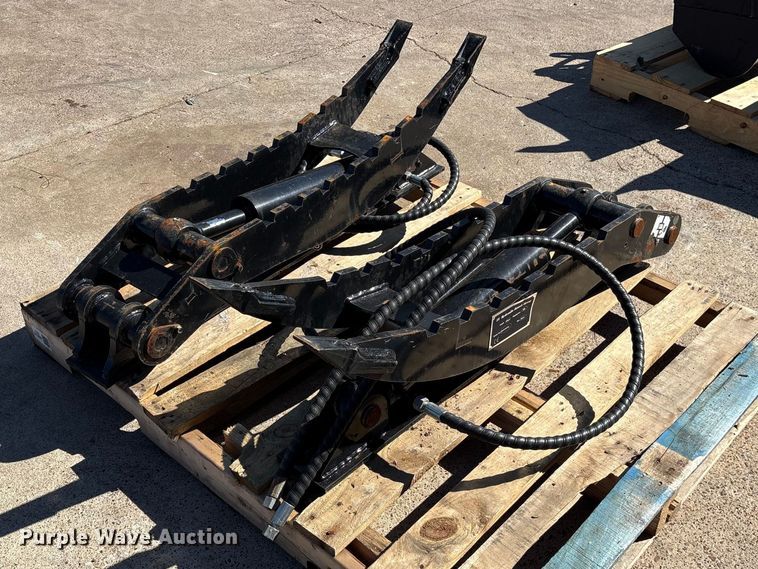 image for item ES8822 2024 5T Hydraulic thump for mini excavator (2) 2024 5T mini excavators hydraulic thumbs